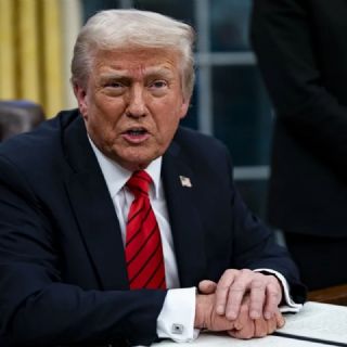 Trump dice que EU gana mucho dinero con petróleo caro