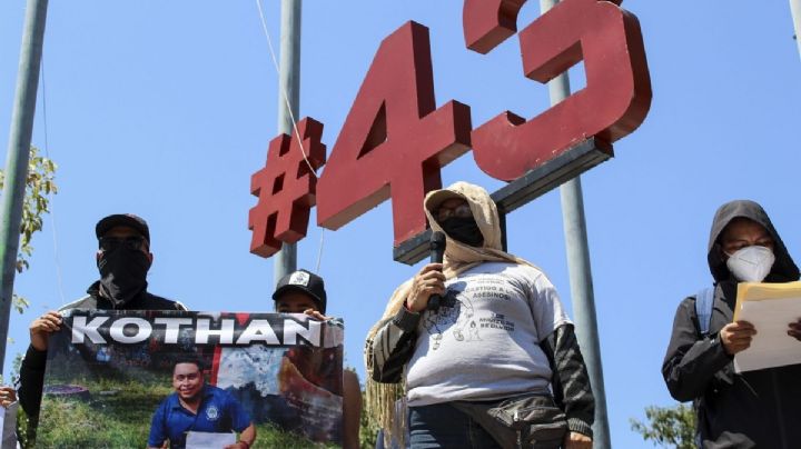 Juez obliga al Ejército a abrir archivos del caso Ayotzinapa; Sheinbaum lo analizará