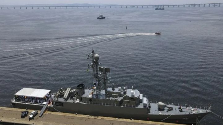 Submarino de EU hunde buque iraní en el océano Índico; deja 83 muertos