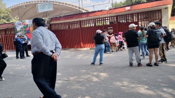 Acude policía a secundaria pública de Azcapotzalco; presuntamente alumno saca arma