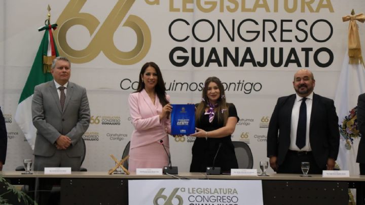 Entrega Libia Dennise su segundo informe al Congreso del Estado