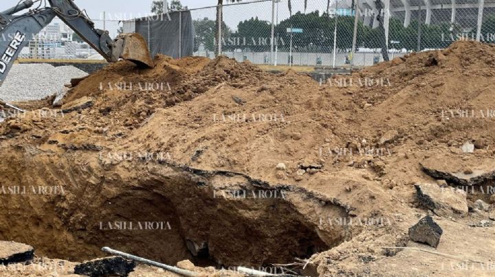 Por socavón, cierran Circuito Azteca, al lado del Estadio Azteca; nos afecta mucho: taxista