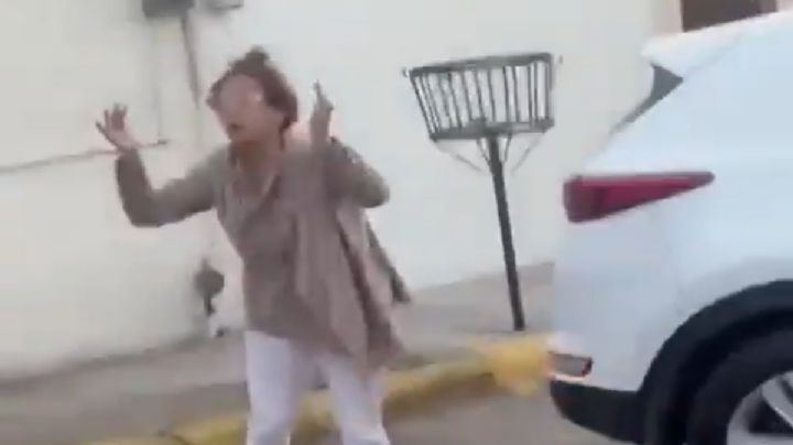 "Lady es mi calle": video muestra cuando mujer bloquea el paso con su camioneta