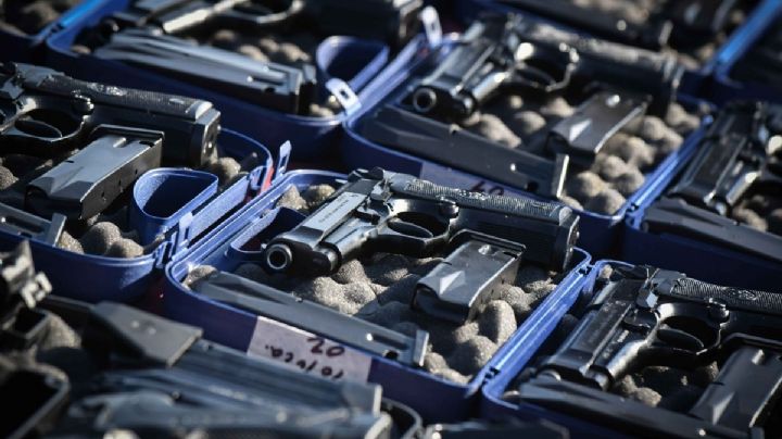 Sentencian a mexicano en EU por red de tráfico de armas hacia México