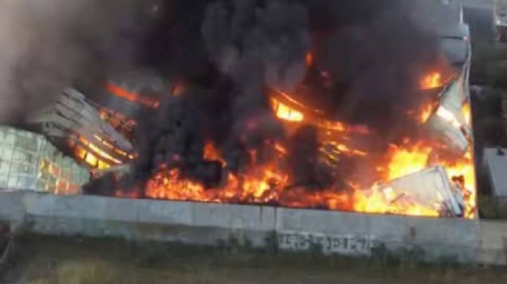 Fuerte incendio reduce a escombros bodega de alimentos en Tlaquepaque, Jalisco