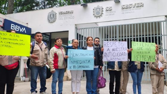 Trabajadores de SESVER denuncian despidos injustificados en Xalapa