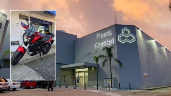 Roban moto en estacionamiento de Plaza Crystal Xalapa