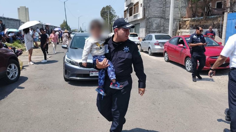Las autoridades lograron rescatar al menor, quien presentaba hambre y sed, según informaron.