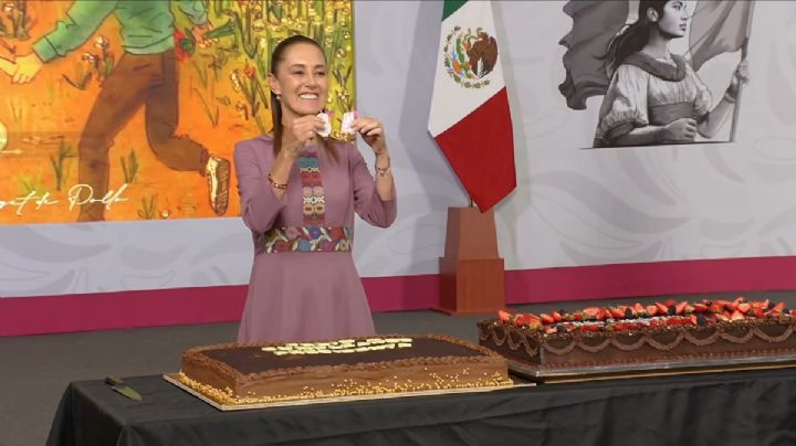 Le cantan Las Mañanitas a Sheinbaum en Palacio Nacional por su cumpleaños