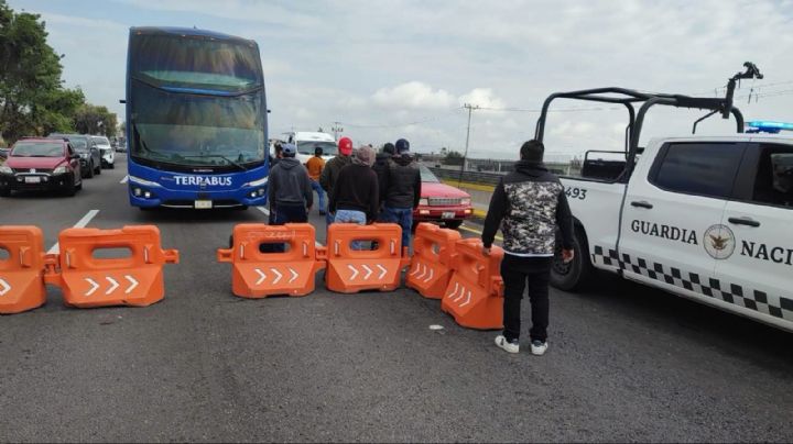 Bloqueo en la México-Puebla genera fila kilométrica | ALTERNATIVAS