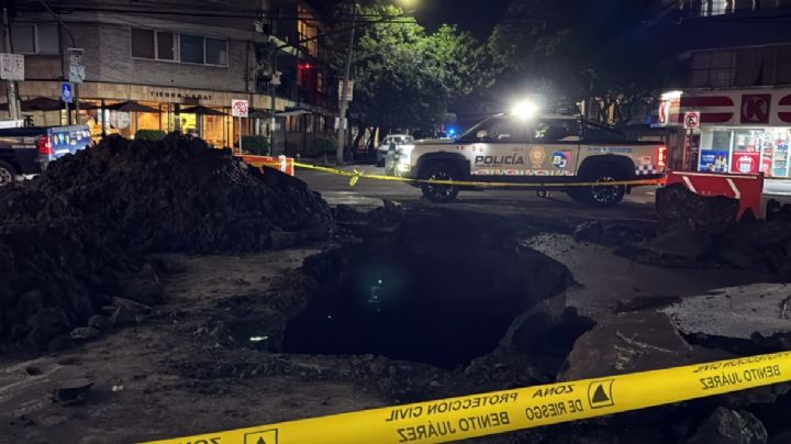 Fuga de agua provoca socavón en la Del Valle; cierran calles para atender emergencia