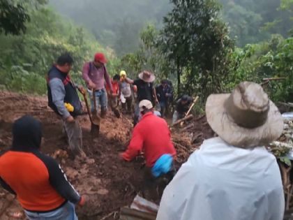 Derrumbe por lluvias mata a mujer en su casa en la Sierra de Zongolica