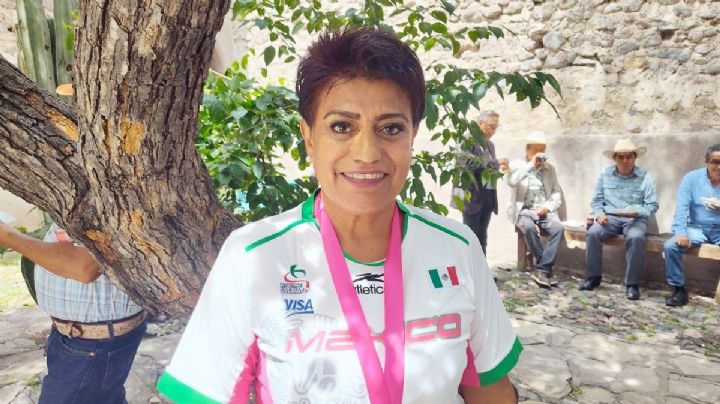 Velia Flores, la nadadora paralímpica de Hidalgo que conquistó 938 medallas
