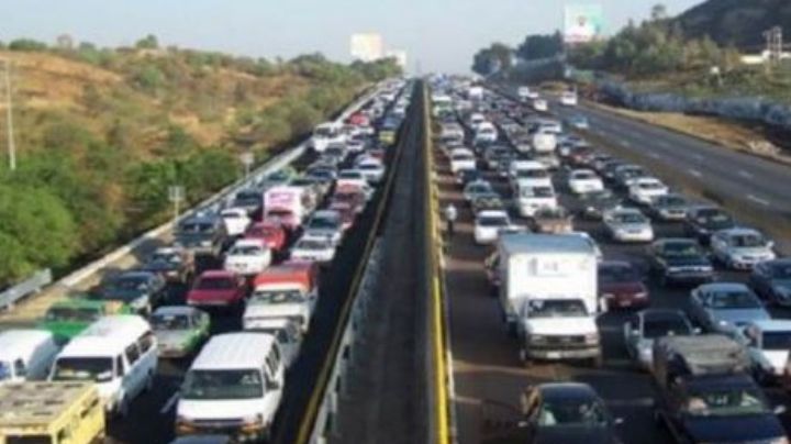 Accidente de tortón paraliza la autopista México-Puebla