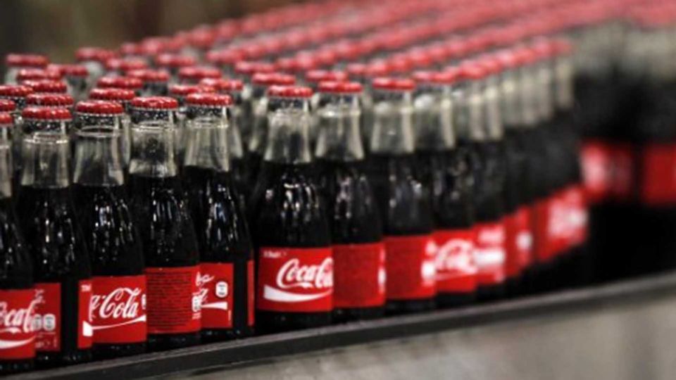 Coca-Cola se vende en más de 200 países y territorios y es una de las marcas más reconocidas del planeta ya que se estima que el 94% de la población mundial reconoce su logo.