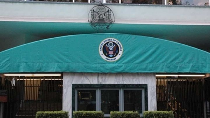 Retiran “muro” que protegía Embajada de EU sobre Reforma