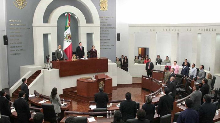 Colectivos toman el Congreso de San Luis Potosí para exigir la derogación de la "Ley Serrano"