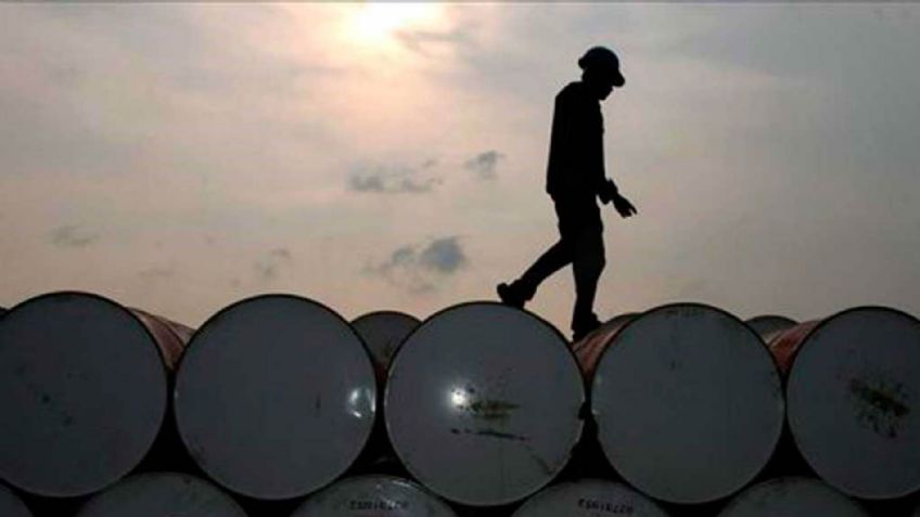 Petróleo mexicano supera 75 dólares por barril; son 20 dólares arriba del techo del Congreso