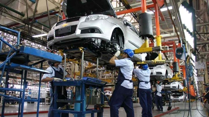 Exportaciones automotrices cayeron 7% en julio; impacta la imposición de aranceles en EU