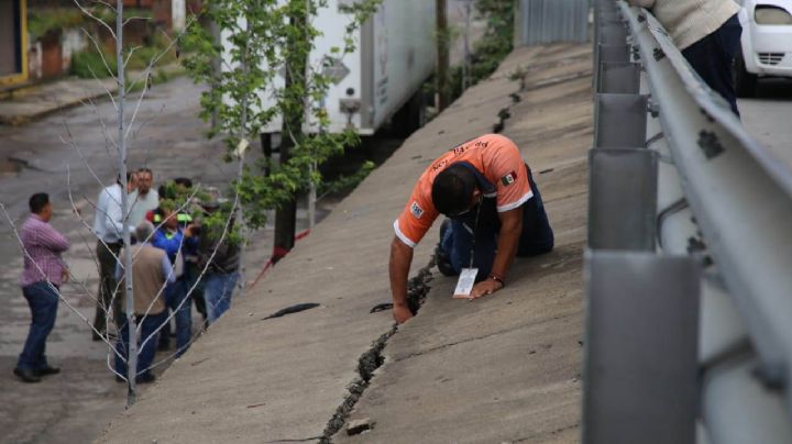 Encuentran grieta de 30 metros en Paso Express Cuernavaca