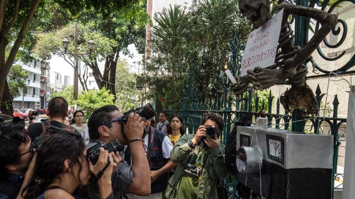Periodistas protestan en Iguala contra reforma que permitiría arrestos por críticas en redes