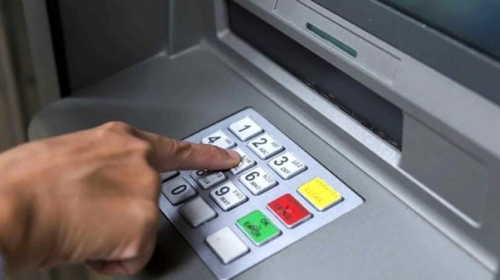 ¿El cajero automático de tu banco está fallando? Estos bancos NO cobran comisión por retirar dinero