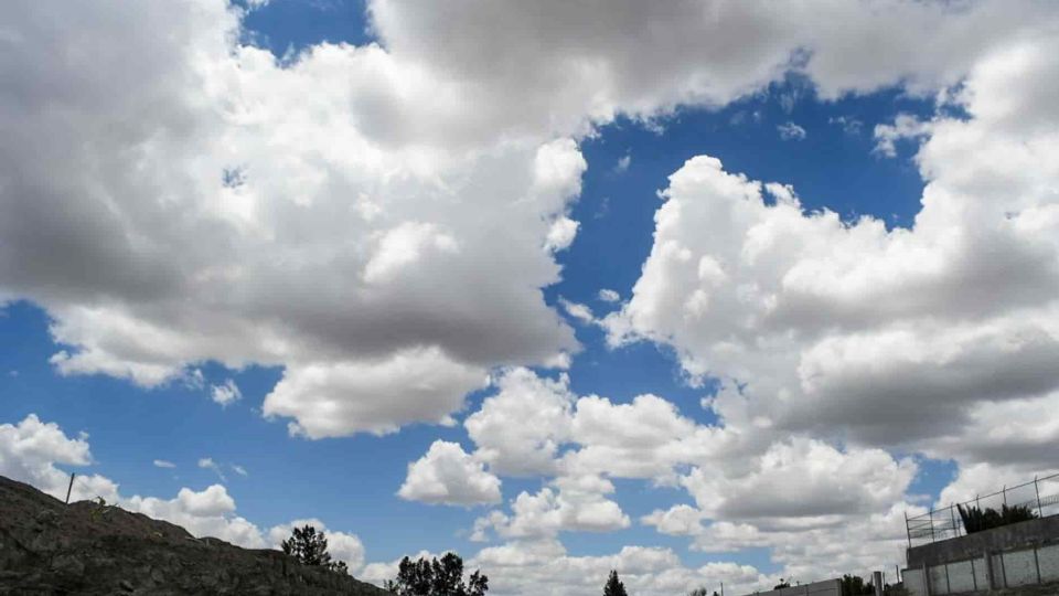 De acuerdo con el Servicio Meteorológico Nacional de la Conagua se esperan chubascos este día