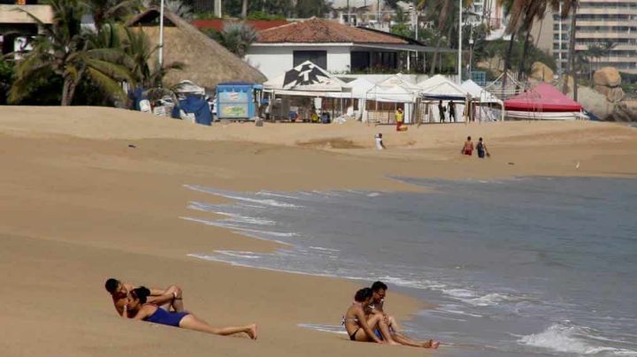 Solo paseo y nado, nada de fiestas, en playas de Acapulco