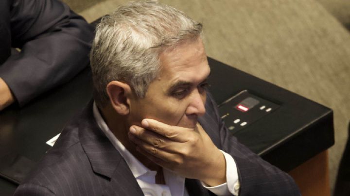 Mancera, cabeza de red de espionaje en CDMX, según testigo