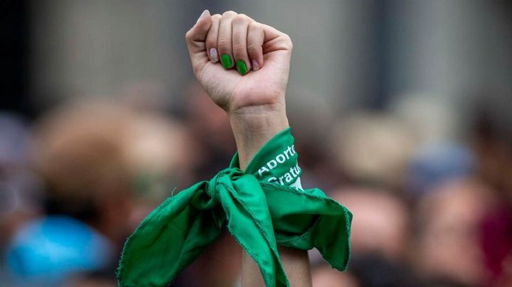 ¿Por qué el régimen de Bukele criminaliza a mujeres que intentan abortar?