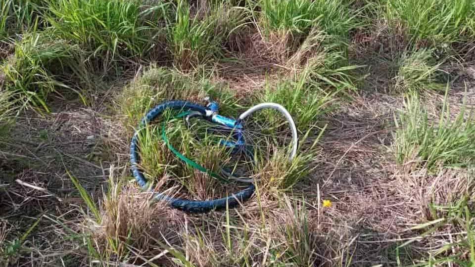 El conductor implicado huyó del lugar luego de impactar al hombre que viajaba en bici