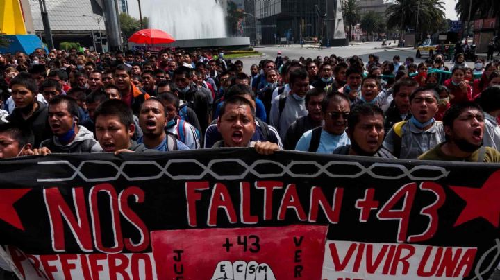 Caso Ayotzinapa: ¿falsos los chats de Whatsapp de la nueva verdad sobre el destino de los 43 normalistas?