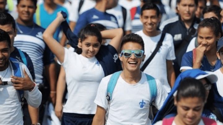 ¿Cuántos alumnos ingresarán a la UV en el periodo escolar 2023-2024?