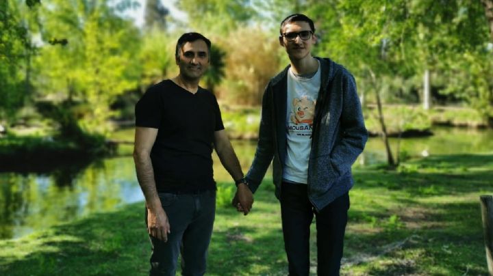 Padre recibe insultos por tomar de la mano a su hijo con autismo: "nunca soltaré tu mano"