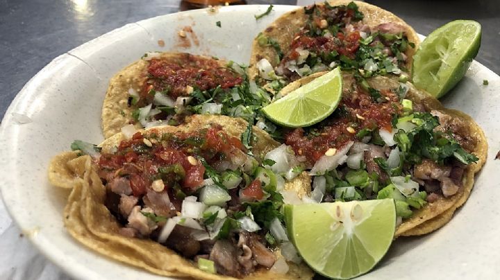 Feria Pachuca: comensal se queja de cobro excesivo de propina en una taquería