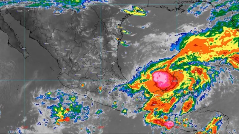 El pronóstico indica que Karl podría tocar suelo esta semana, piden se tomen precuaciones.