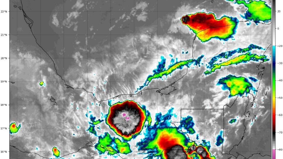 De tormenta, pasó a la categoría de depresión tropical y entrará a tierra por las costas de Tabasco