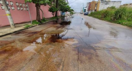 Taller derrama aceite en alcantarilla y se riega hasta malecón de Coatza