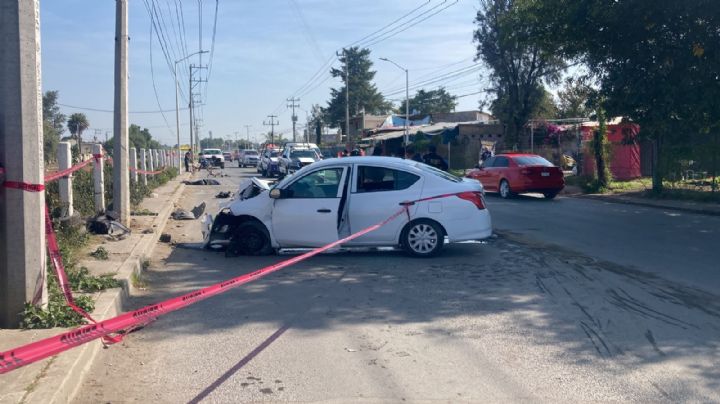 Atropella a ciclista; pierde el control del auto y muere