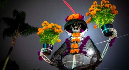 Catrina gigante engalana calles de Xalapa por Día de Muertos