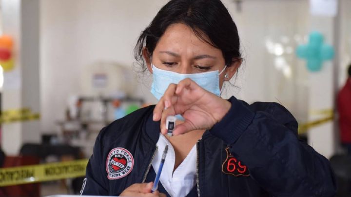 Aplican refuerzo covid-19 para mayores de 18 años en Pachuca y 39 municipios más