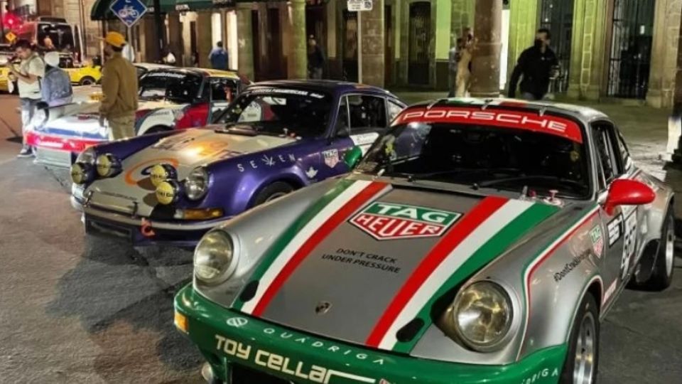 Poco antes de las 4 de la tarde son esperados en la Plaza de la Paz los 110 competidores que participan en la Carrera Panamericana.