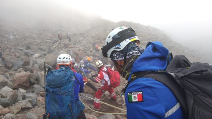 Bajan cuerpo de montañista fallecido en Pico de Orizaba