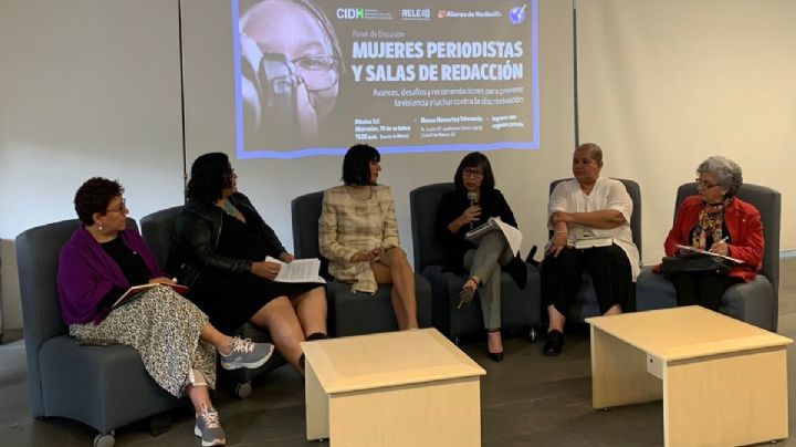 Mujeres periodistas afrontan retos por teletrabajo y precarización laboral