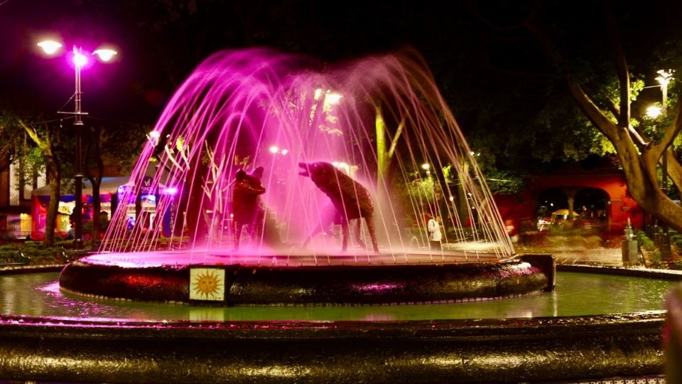 La Alcaldía Coyoacán llevó a cabo una ceremonia de encendido de luces rosas, en el marco del Día Mundial de la Prevención del Cáncer de Mama.