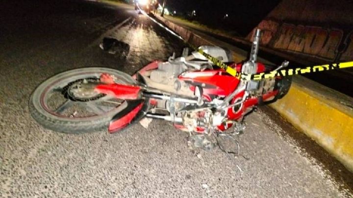 Muere motociclista en Tulancingo, choca contra muro de contención y lo atropellan