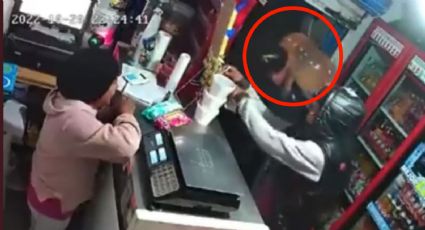 VIDEO: Ladrón "acomedido" le ayuda a cargar garrafones y luego asalta su tienda