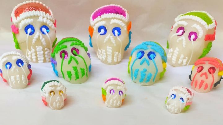 Calaveritas de azúcar, una tradición de 53 años en Puebla; honran a futbolistas