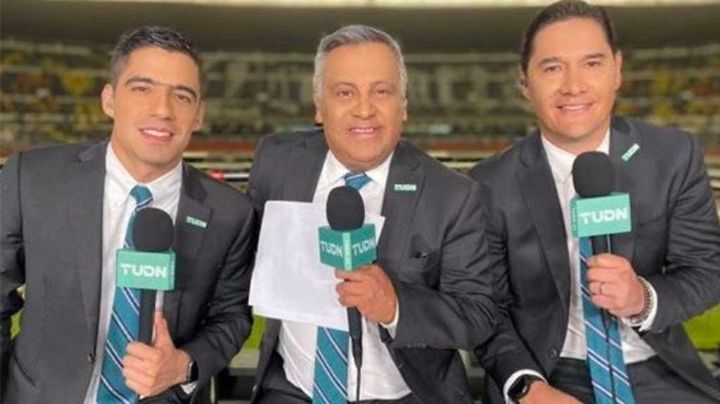 VIDEO: Así fueron bañados en orina comentaristas de TUDN