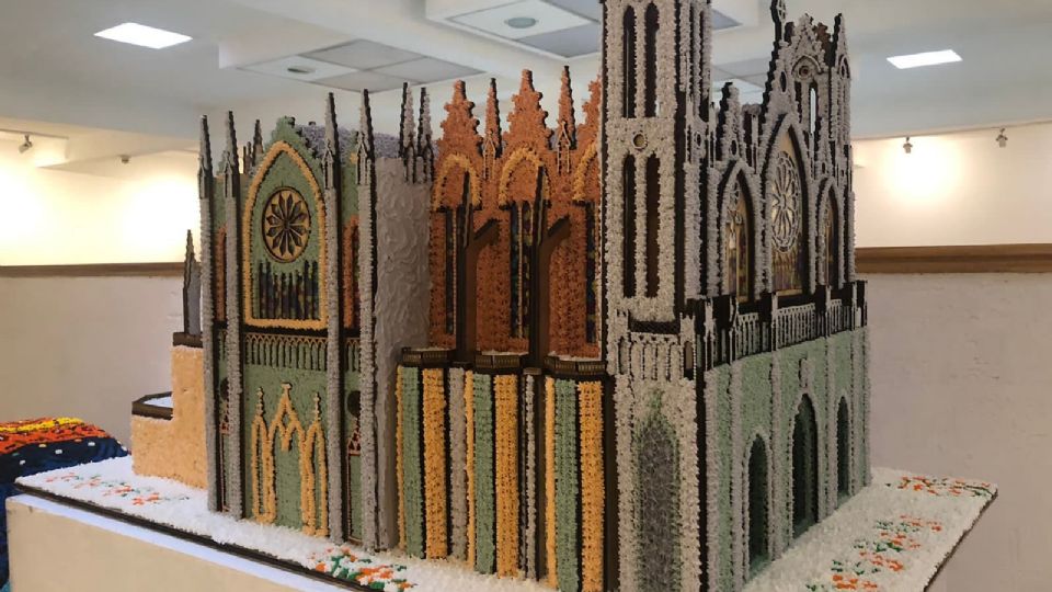 El Templo Expiatorio hecho con puntos de azúcar para la exposición Una dulce muerte